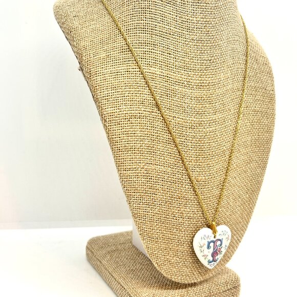 VINTAGE AVON FLORAL Monogram T Heart Pendant Necklace White Porcelain Gold Tone - Picture 3 of 14